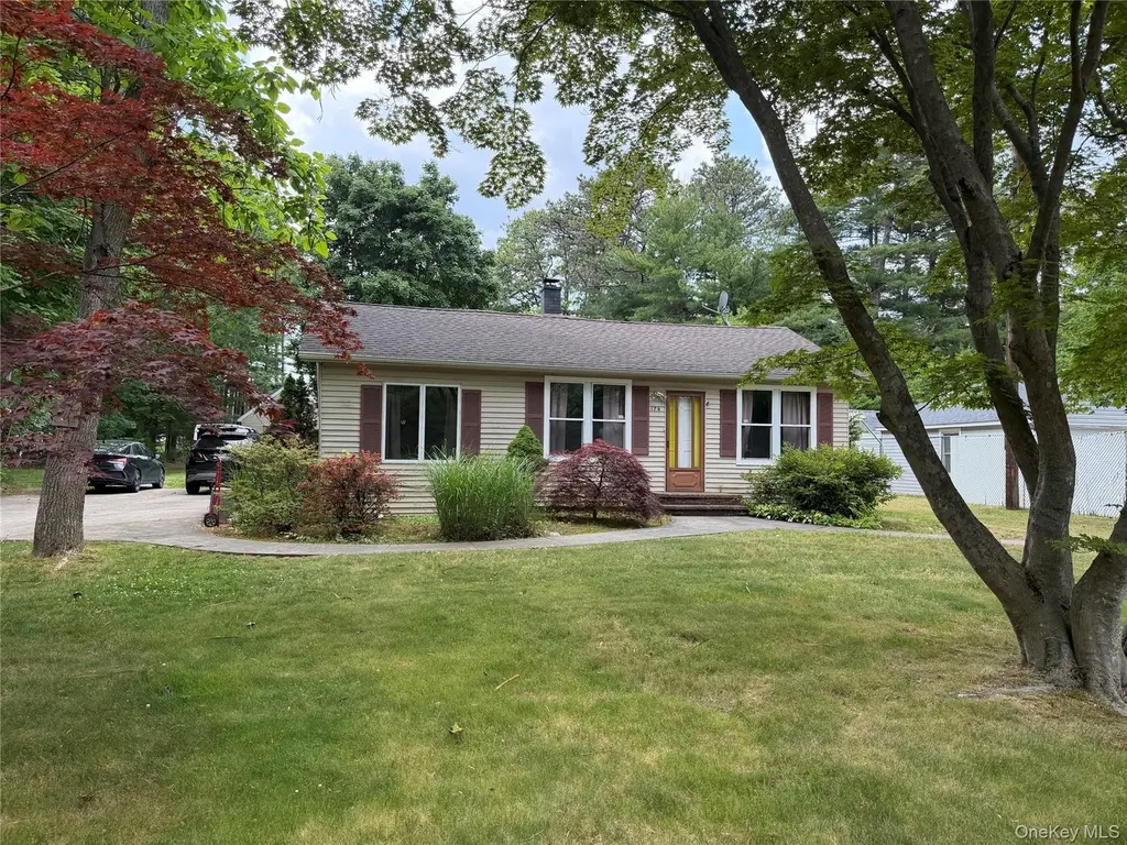 174 Middle Island Rd