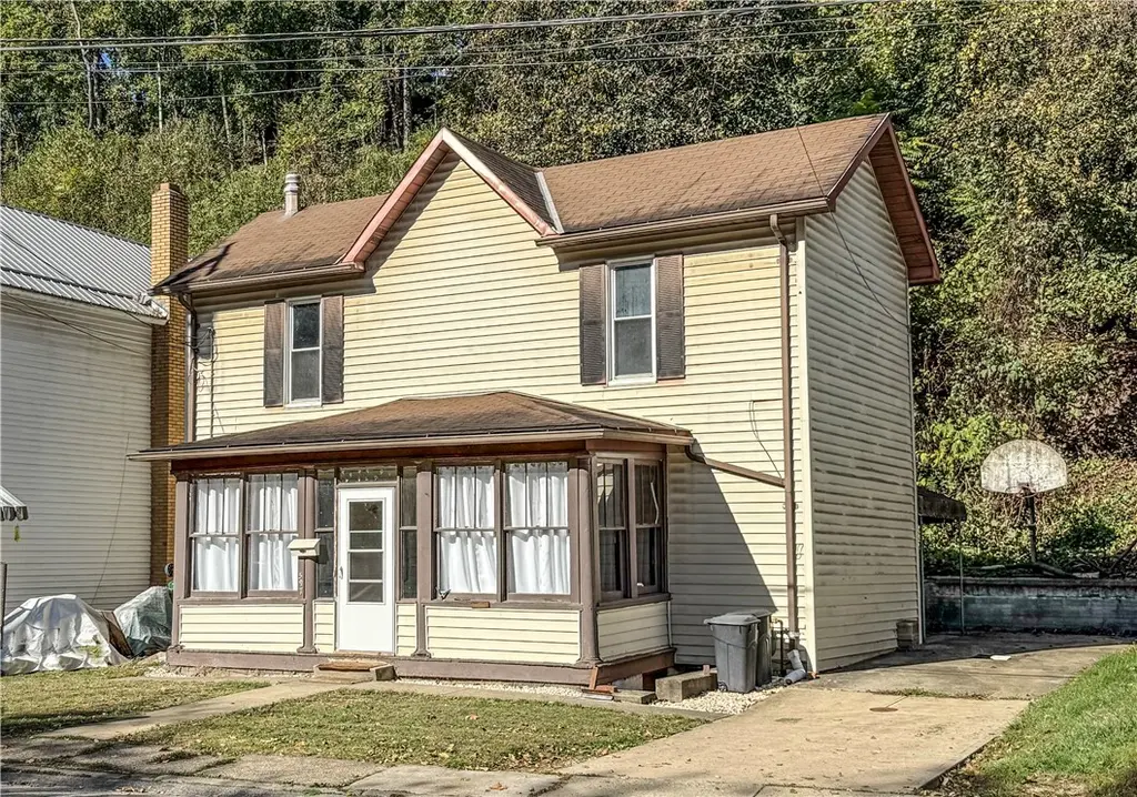 597 Market St., Leechburg, Pa