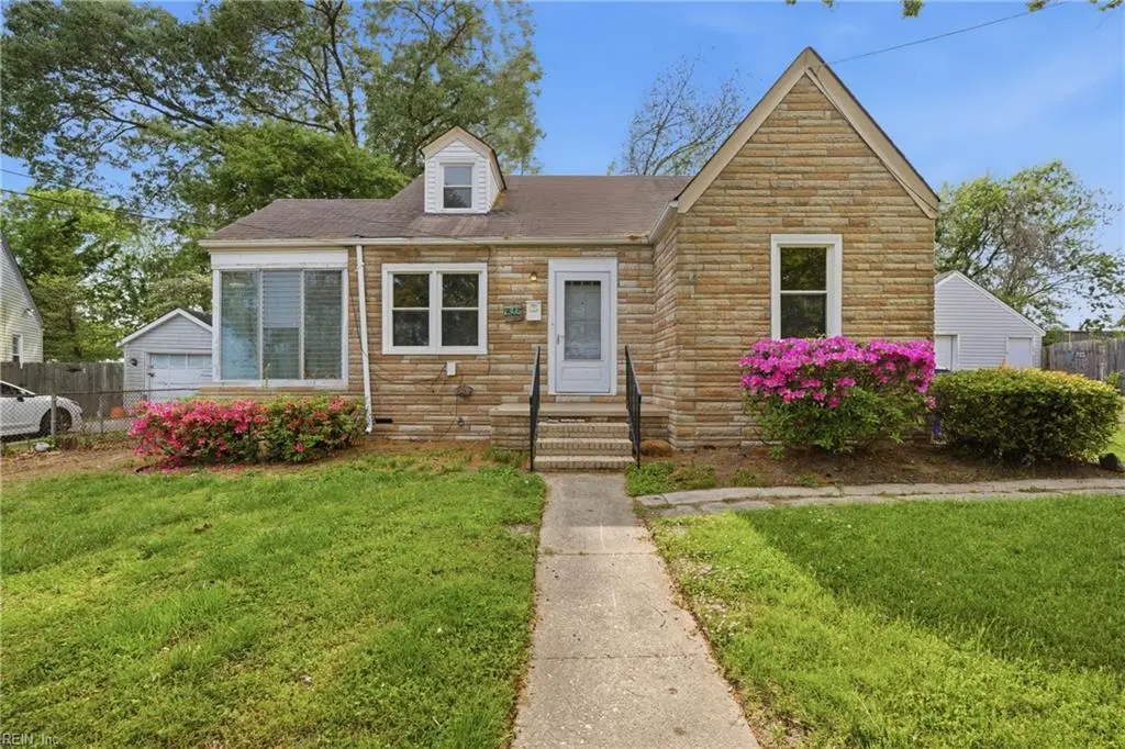1305 W Norcova Dr