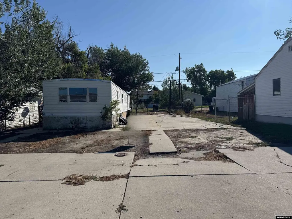 1017 & 1021 S Cedar St