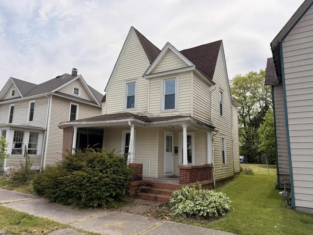 402 Center St