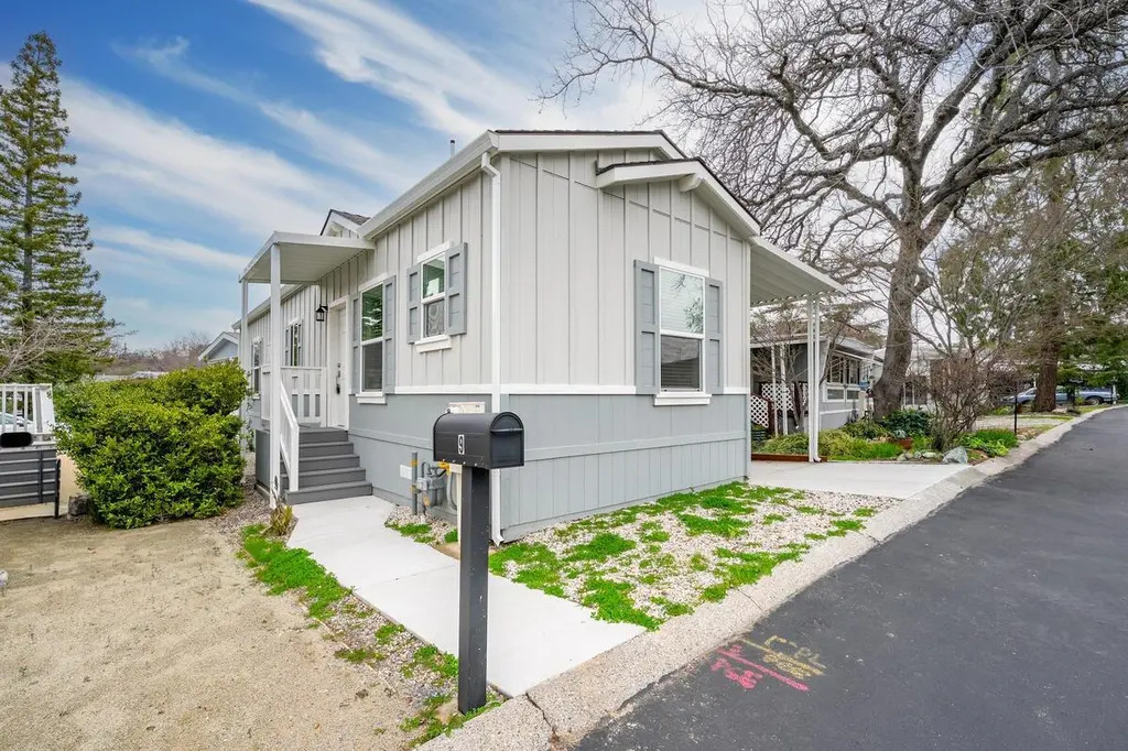 9 Lily Ave