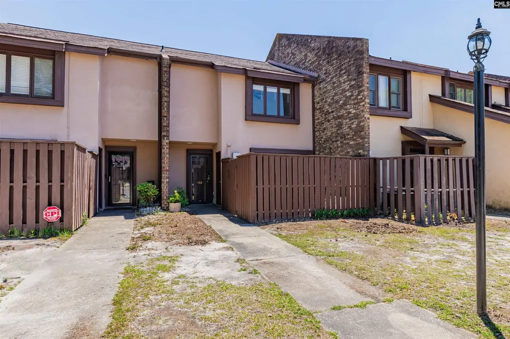 108 Lionsgate Dr