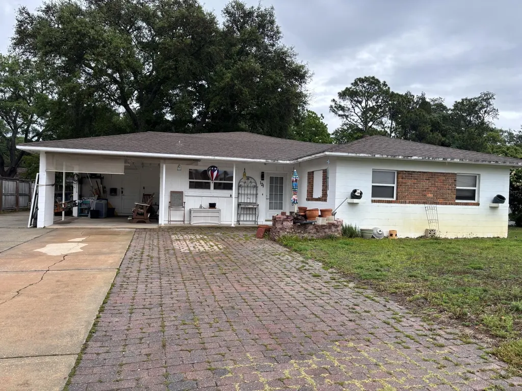 121 NW Jet Dr
