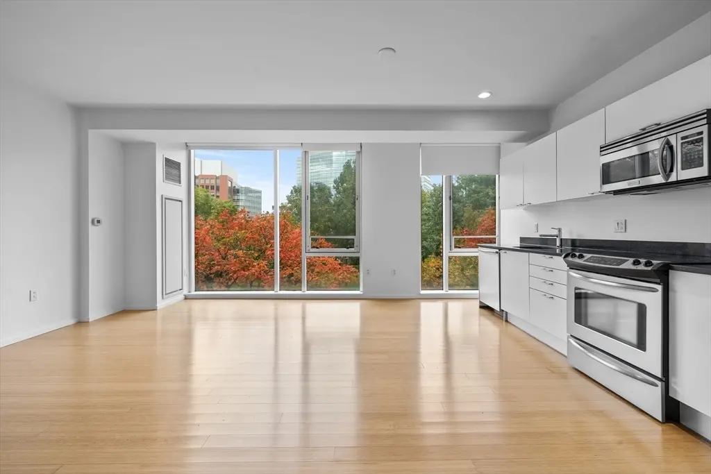 2 Earhart St #321