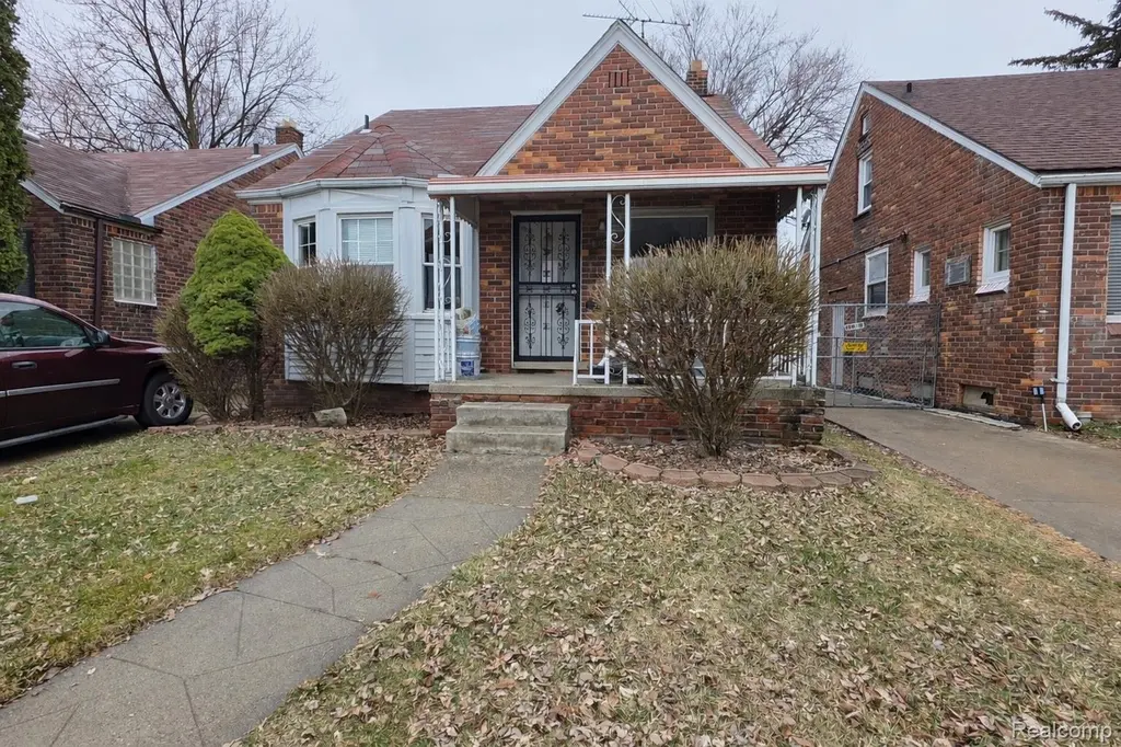 9759 Manistique St