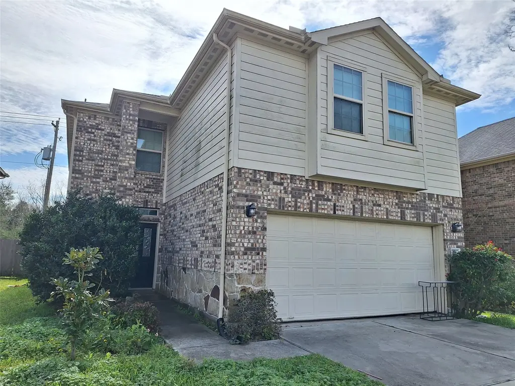 211 Sea Breeze Dr