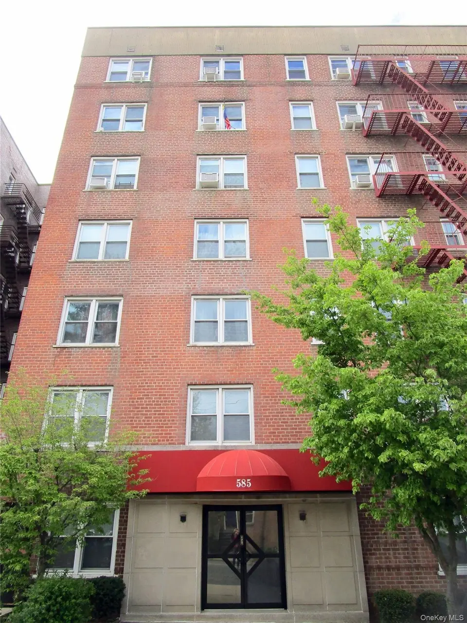 585 Mclean Ave Unit 6D