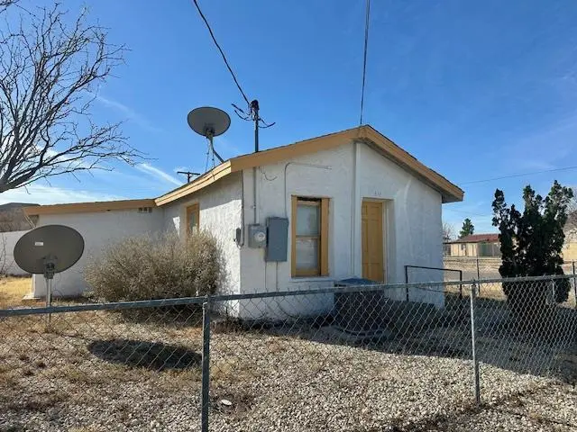 411 W Callaghan