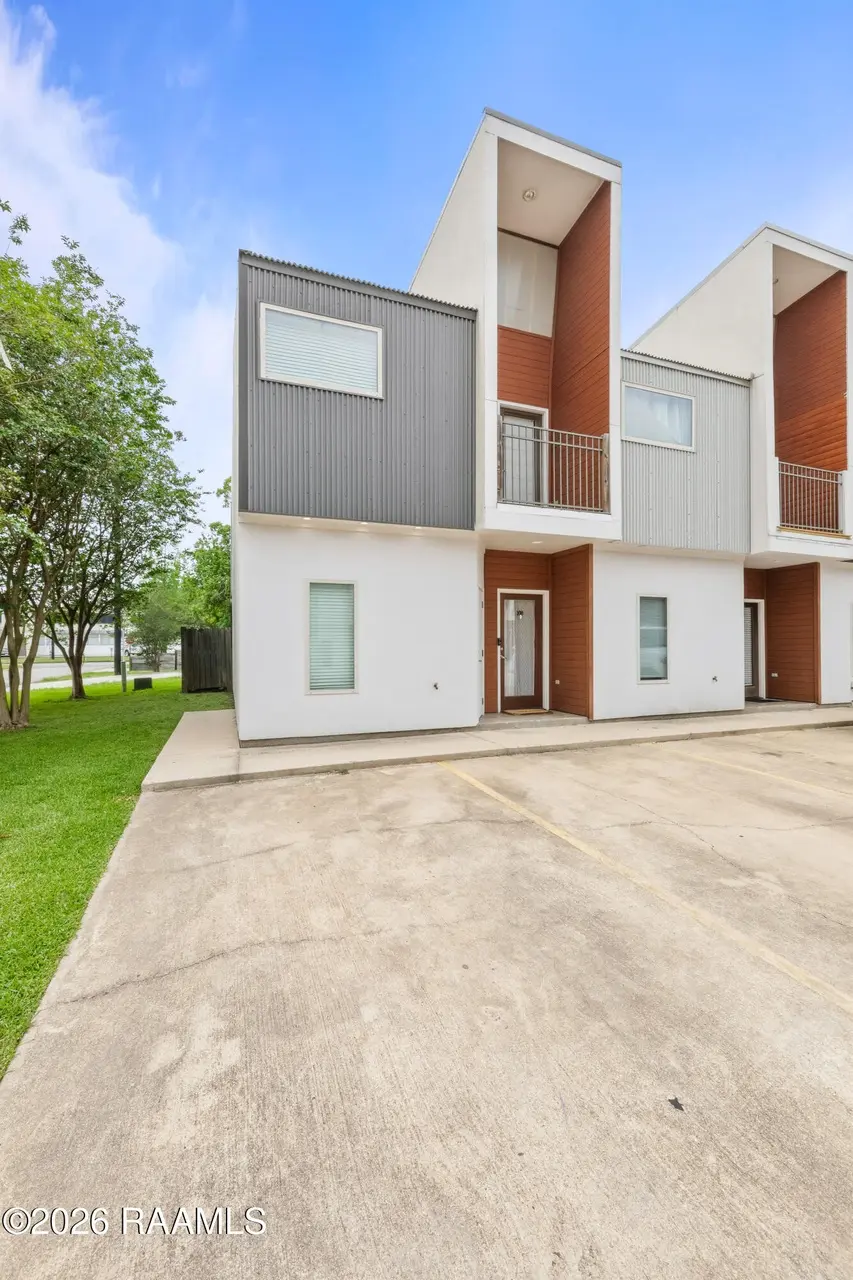 113 Bayou St #108