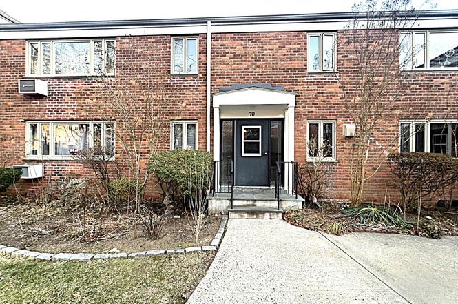 70 Lawrence Ct Unit B