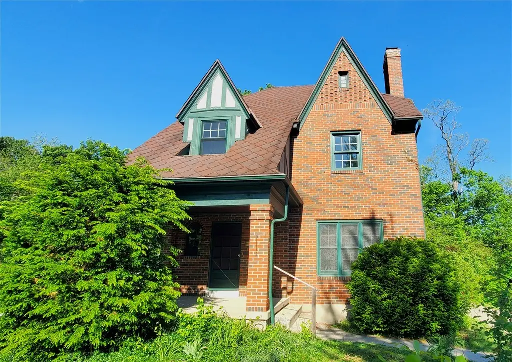 1936 Burroughs Dr