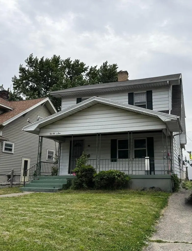 121 Fernwood Ave