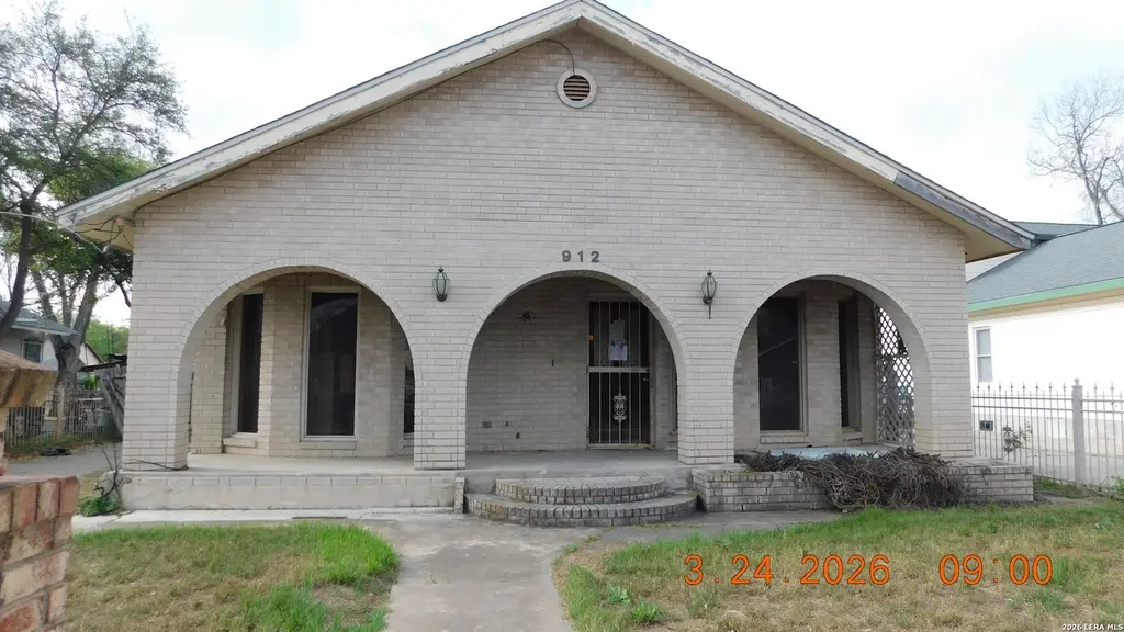 912 W Theo Ave