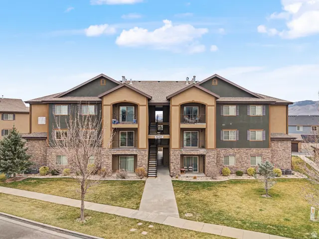 203 E Jordan Ridge Blvd #206
