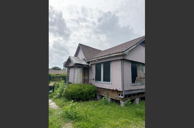 864 Granville Dr