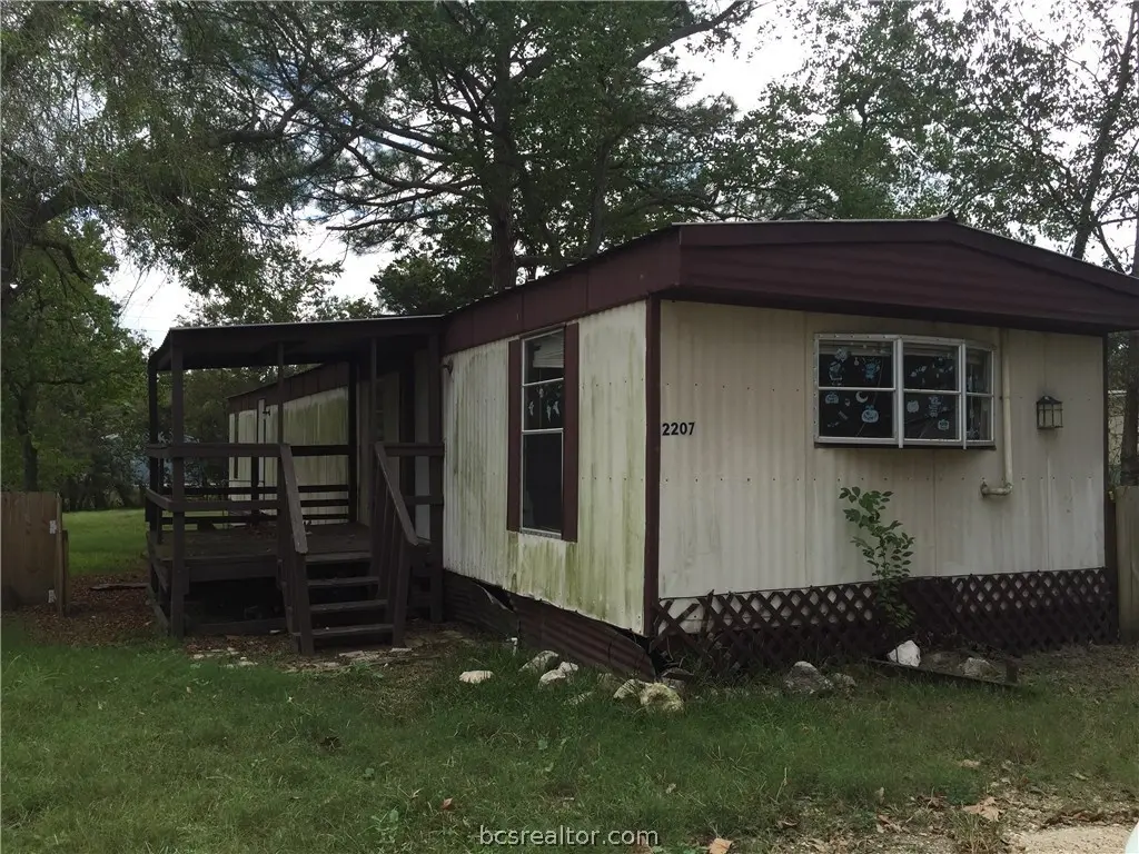 2207 Emerald Dr