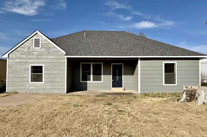 118 W Cedar Ave