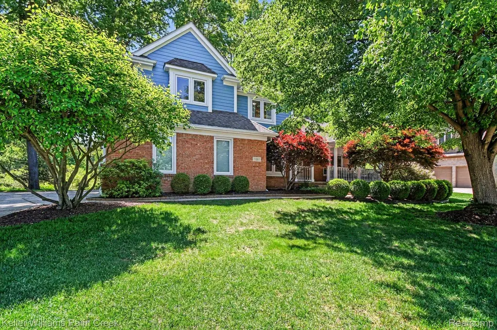 1091 American Elm St