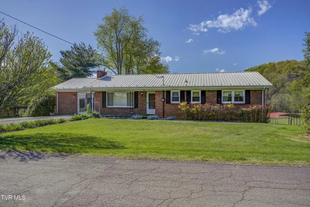 24102 Crimson Dr