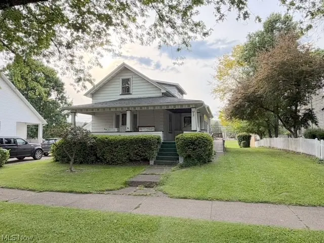 208 W Main St
