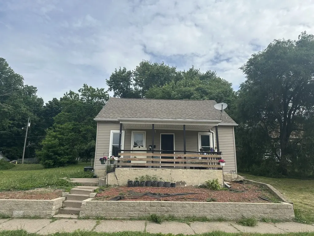 710 5th St W