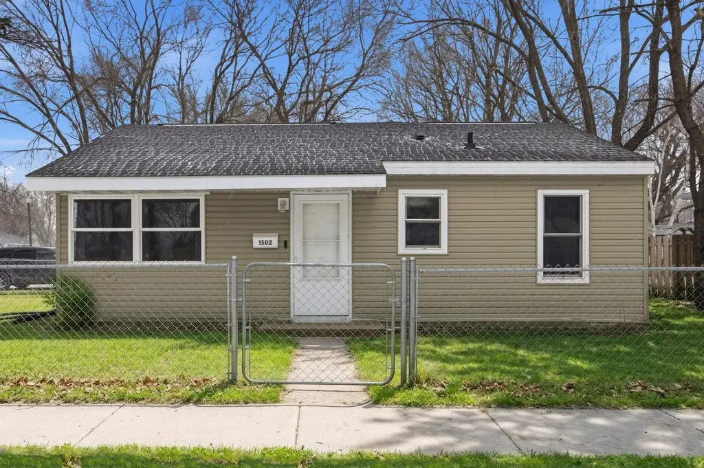 1502 5th Ave N