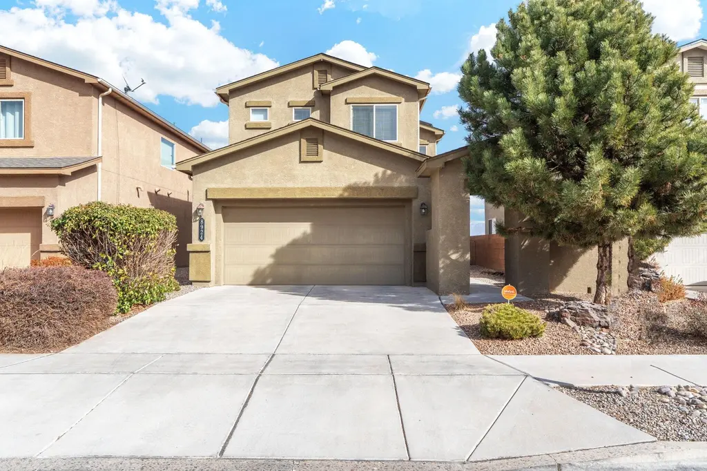 8924 Mission Ridge Dr NW