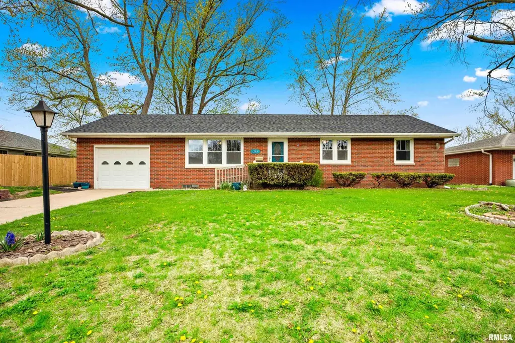 1705 W Lake Ave