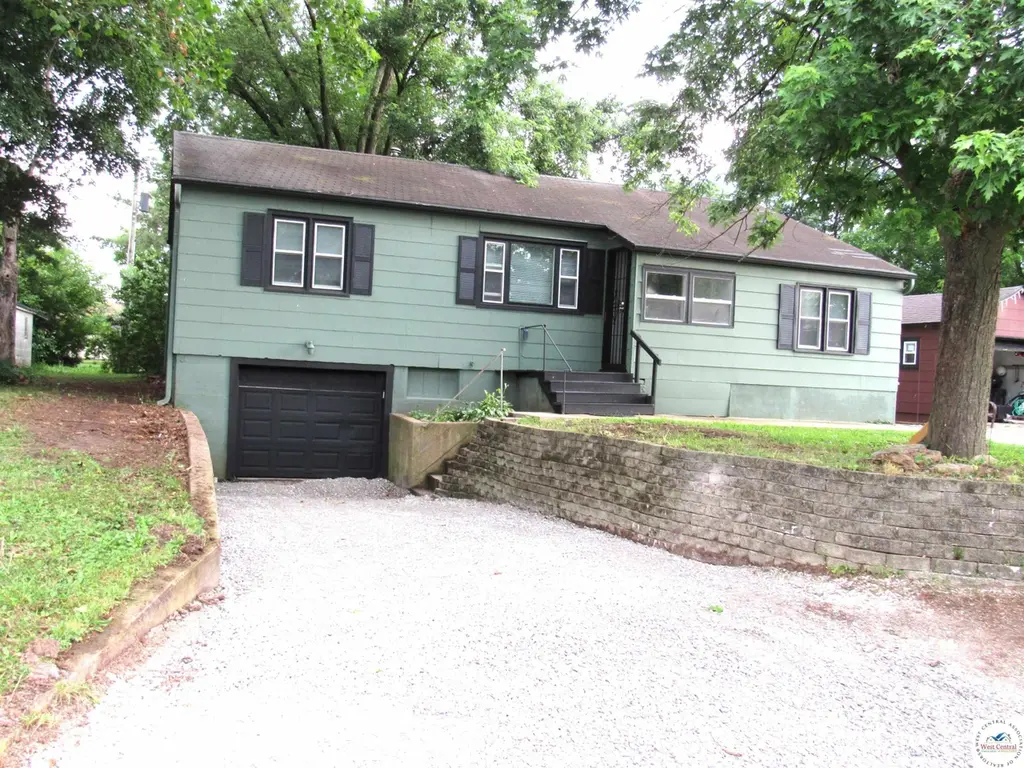 410 E Main St