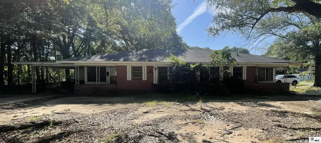 911 S Farmerville St
