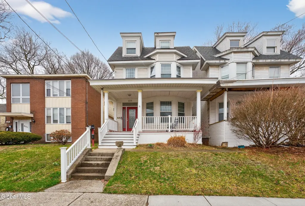 835 Lancaster St