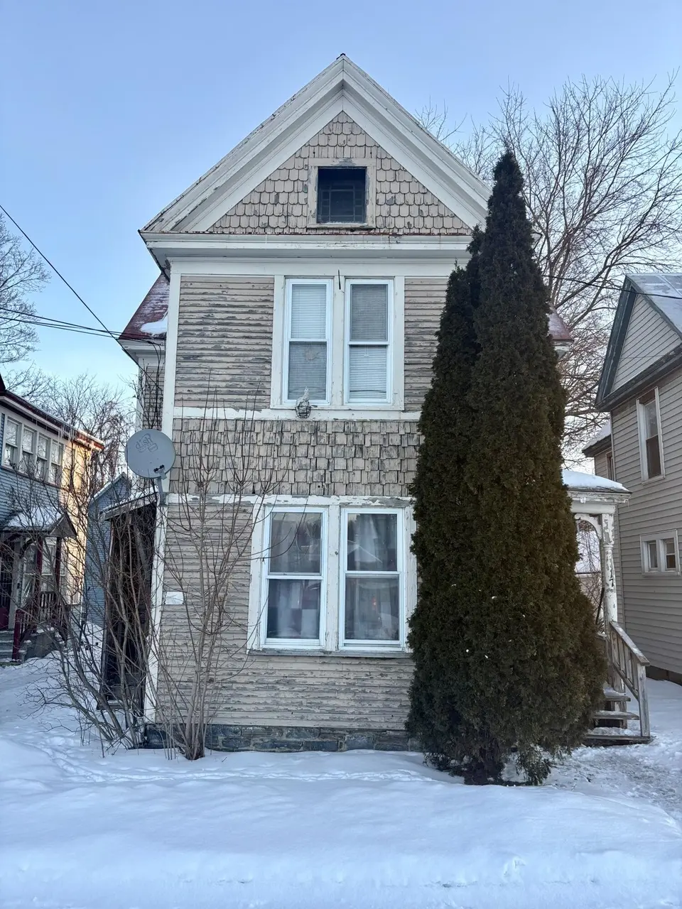 17 Fort Covington St