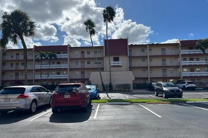 1000 Country Club Dr #403