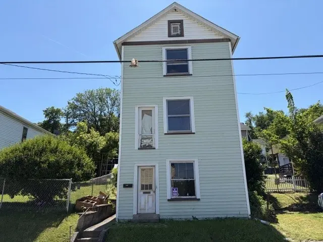 939 Meadow Ave