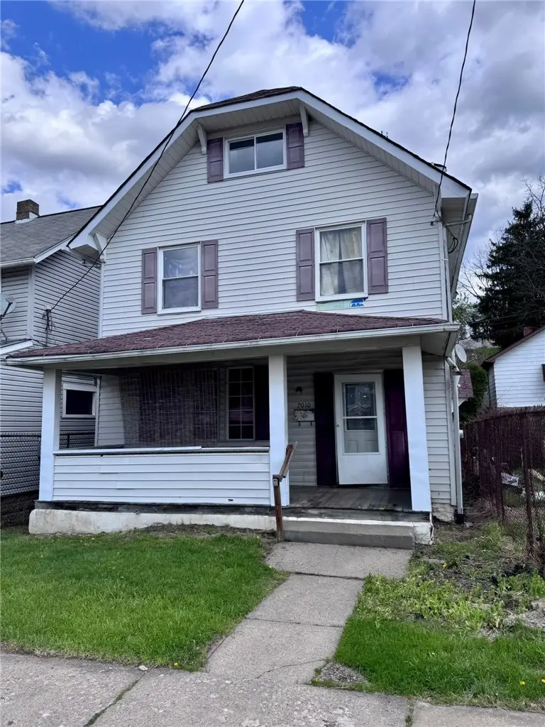 2010 Victoria Ave