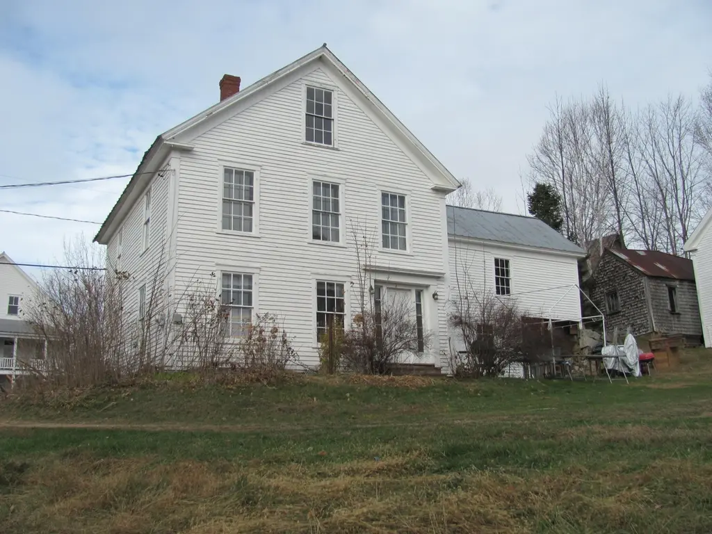 20 Front St
