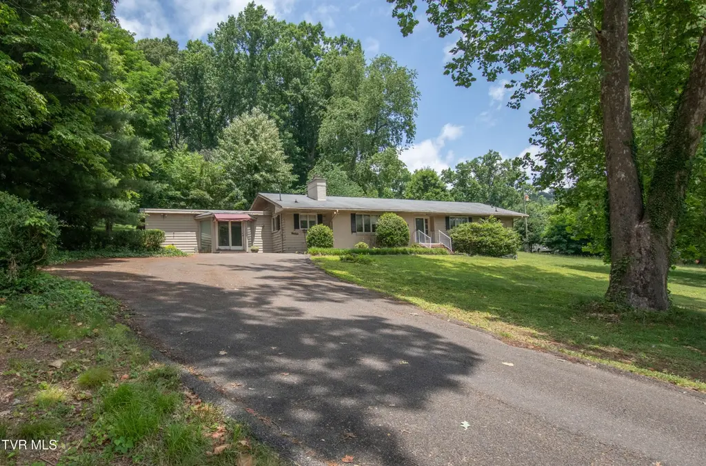 417 Meadow Dr