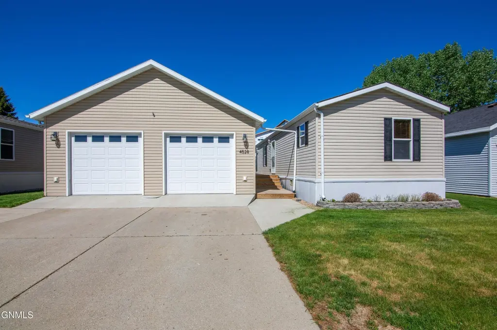 4528 Lafayette Dr