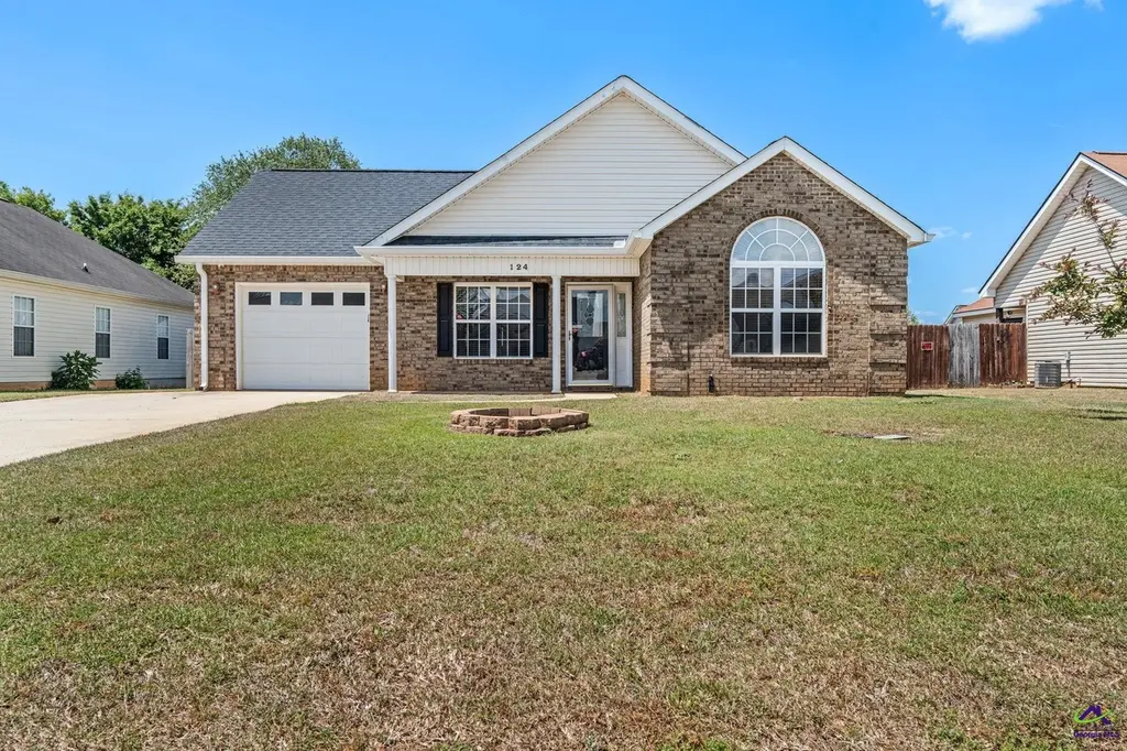 124 Cedarland Dr