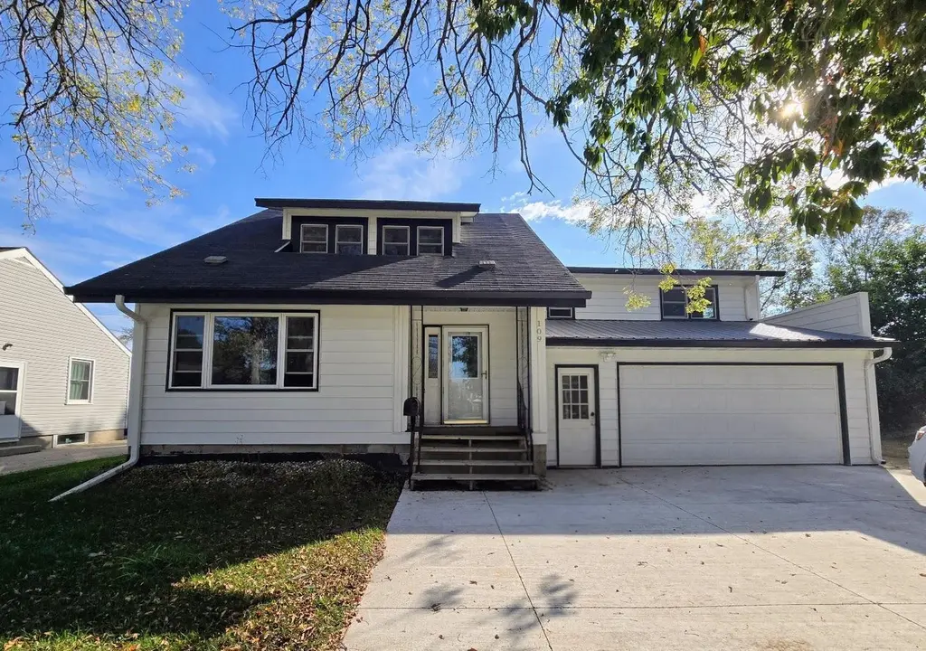 109 5th Ave SE