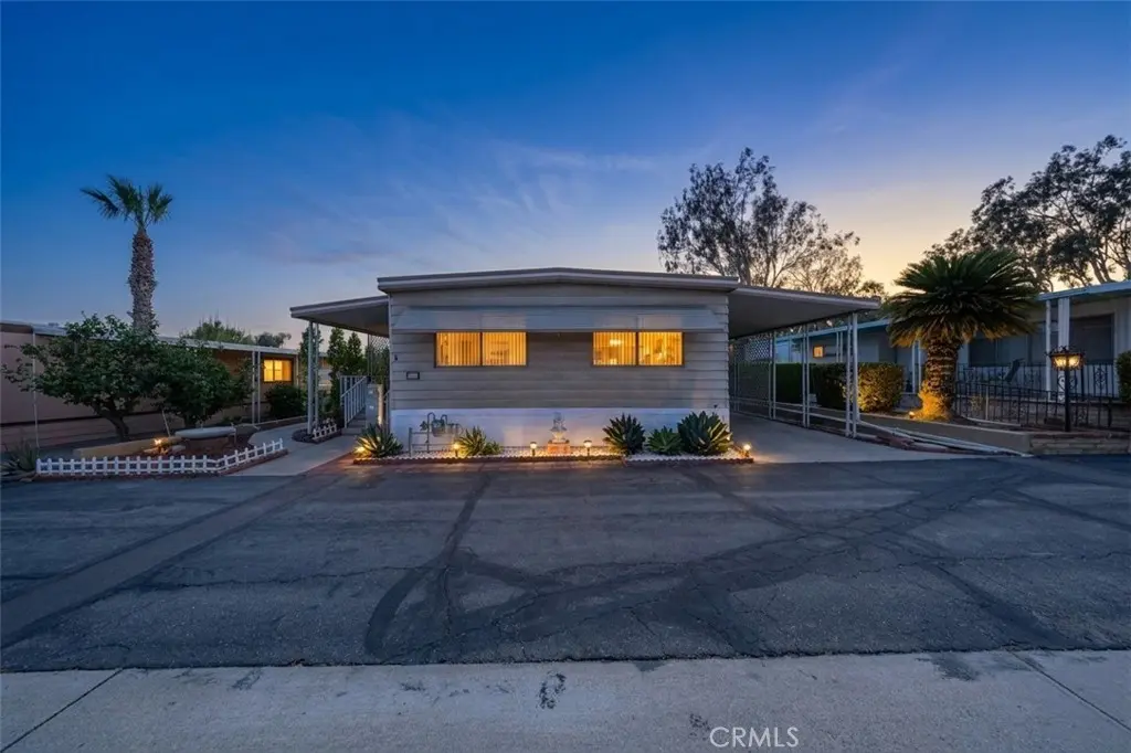 8651 Foothill Blvd #18