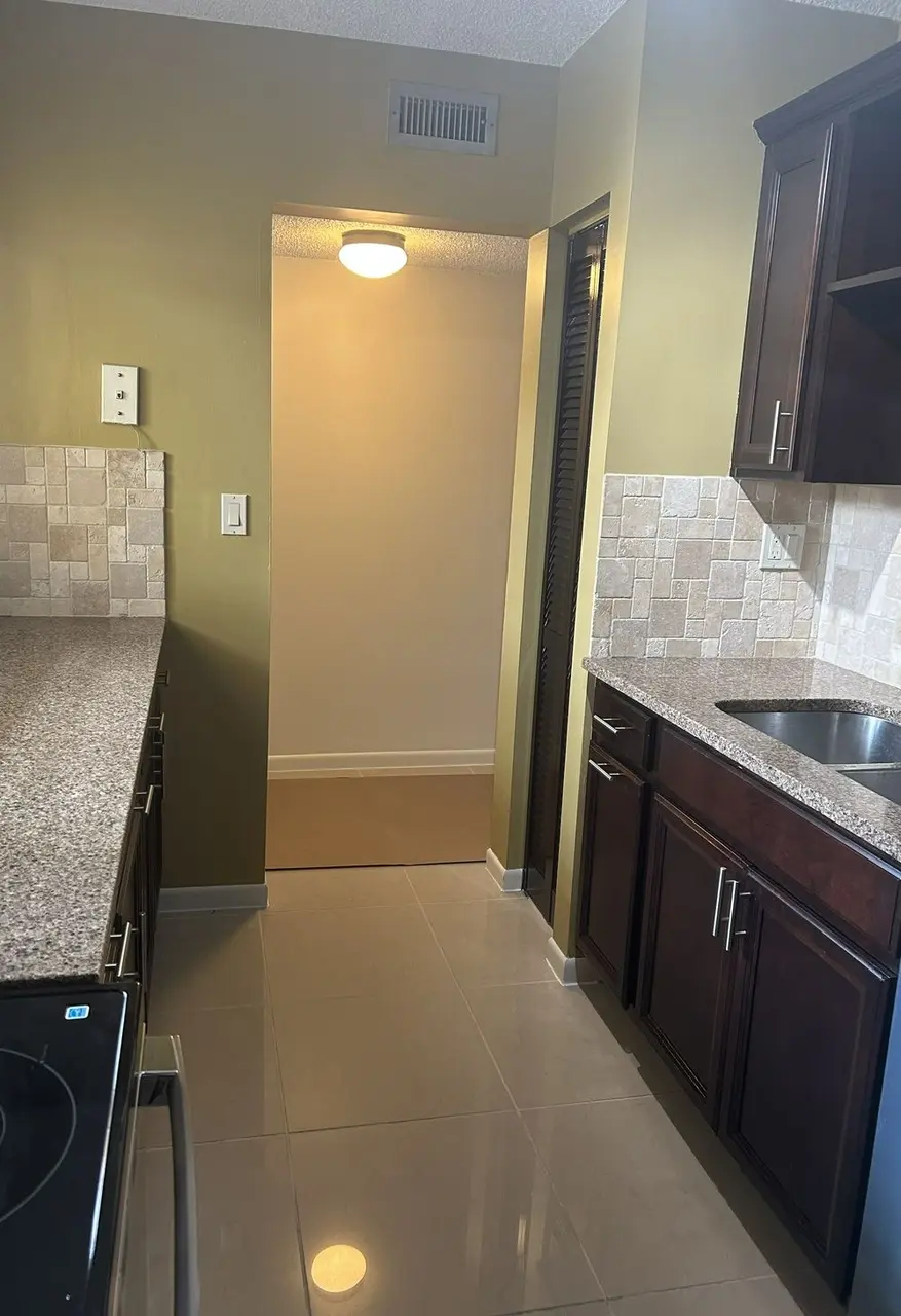 900 SW 9th Street Cir