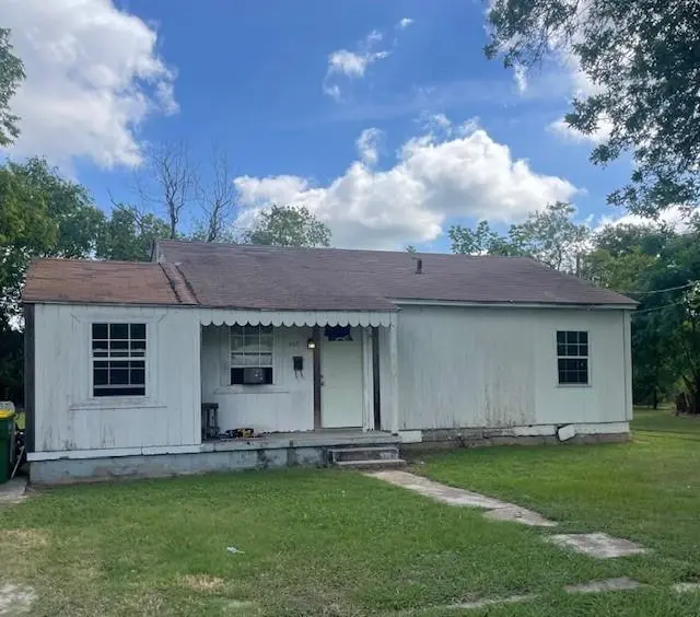 527 E Yeagua St