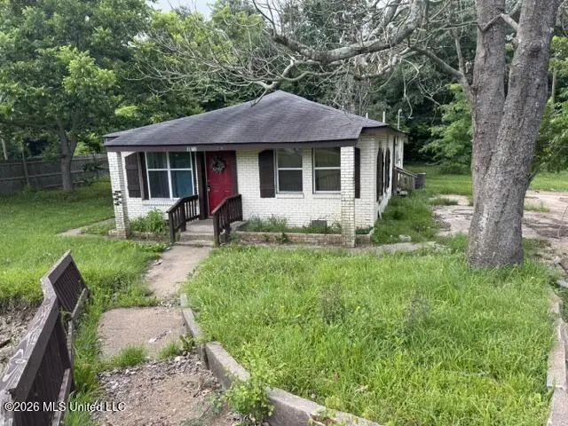 1172 Main St