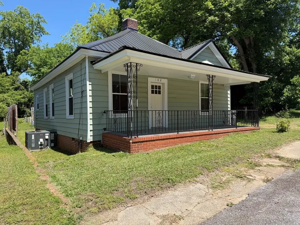102 Bowie St
