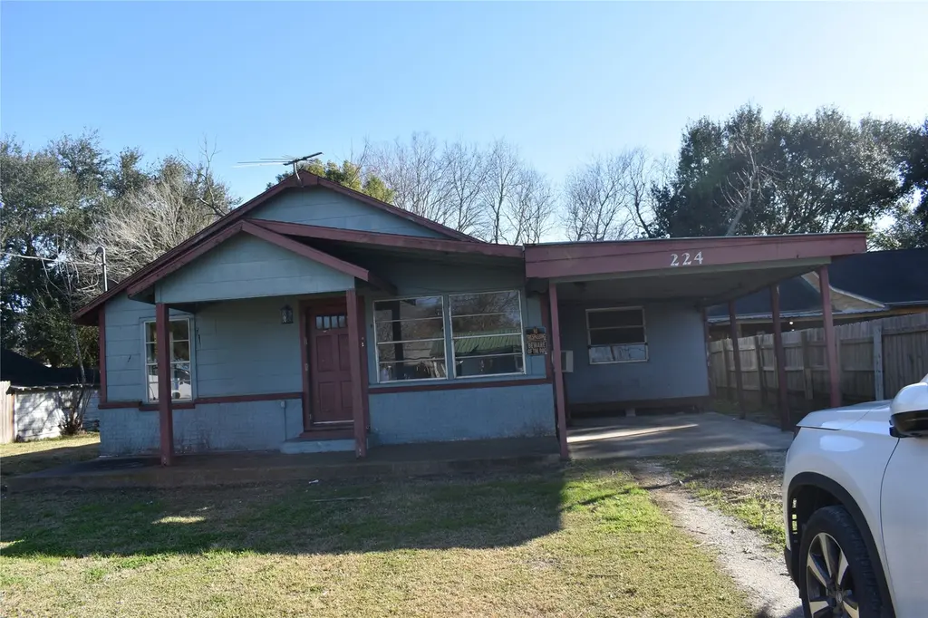 224 East Pine Ave