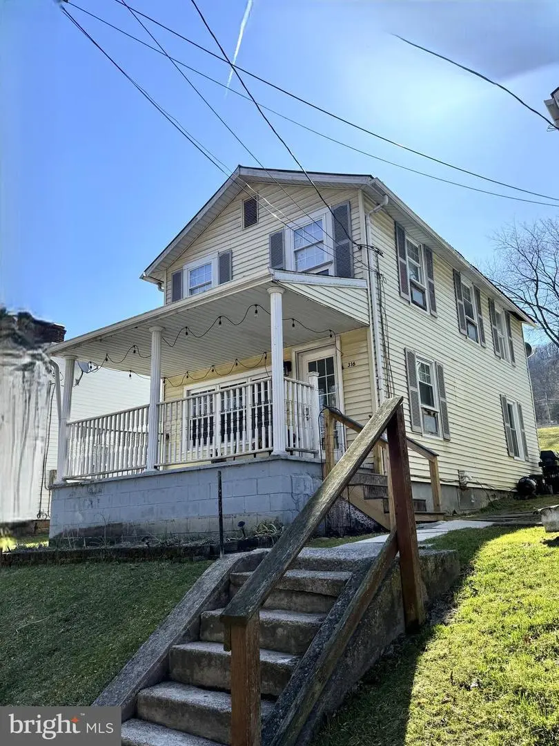 316 W Railroad St
