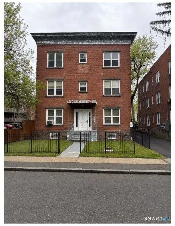 15 Cabot St