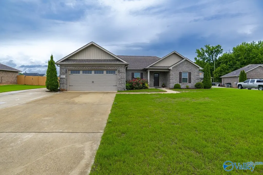 113 Stillwood Dr